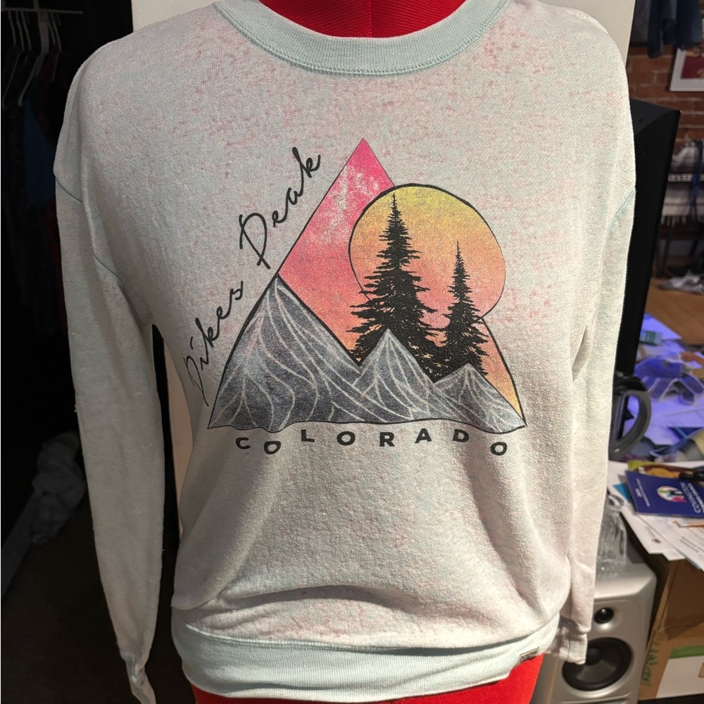 Women’s S Techstyles vintage look distressed/worn sweatshirt